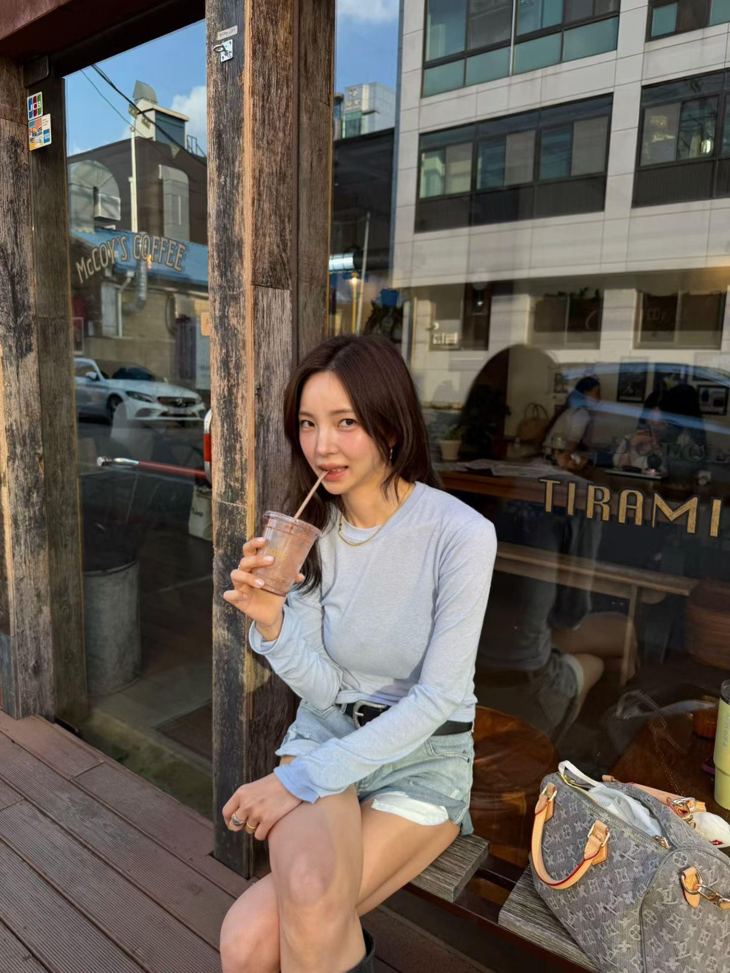 圓領素面羊毛上衣
